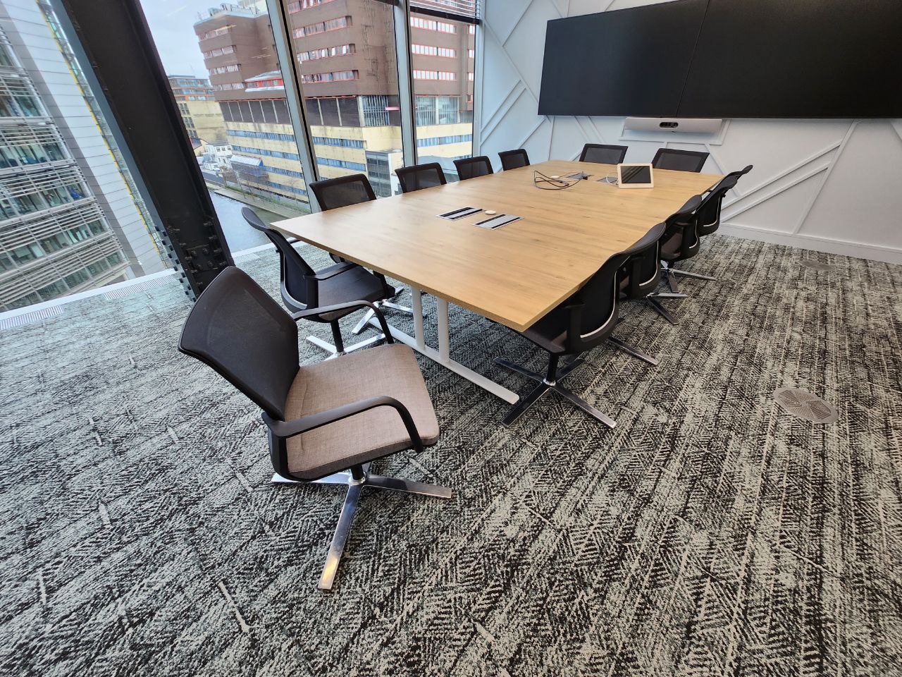 Ipsen UK Headquarters flooring - Image 3