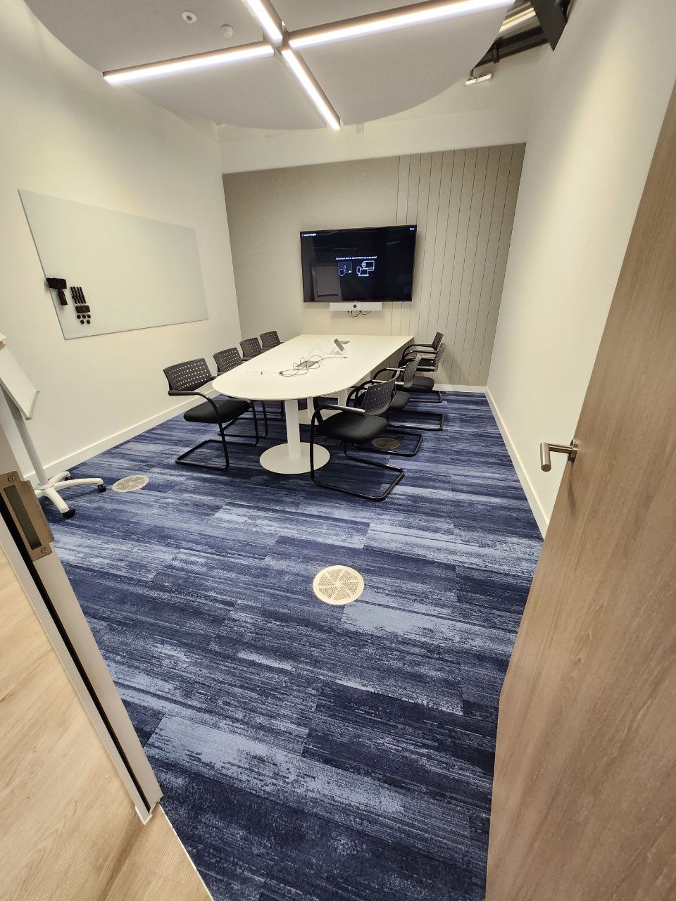Ipsen UK Headquarters flooring - Image 5